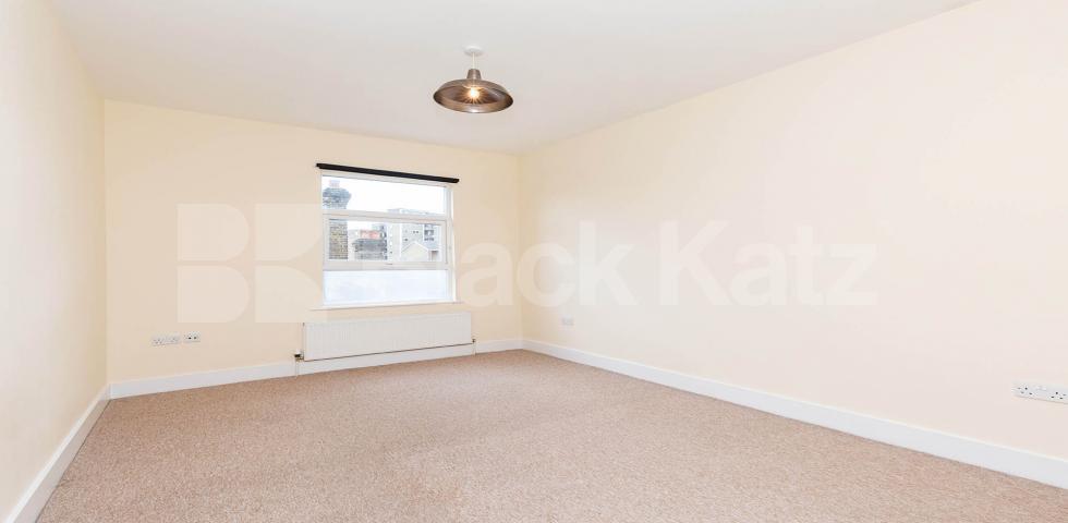 			1 Bedroom, 1 bath, 1 reception Apartment			 Mount Pleasant Lane, CLAPTON E5